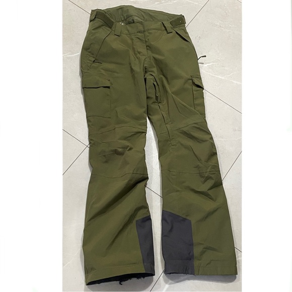 Helly Hansen Women’s Switch Cargo Insulated Ski Pants - Picture 1 of 5